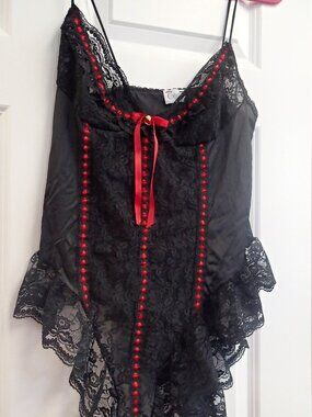 Cinema Exoile Black and Red Nighy Size Medium